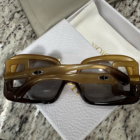 Christian Dior 737 Sunglasses – Oversized Honey Optyl Frame | 1970s - Picture 7 of 17